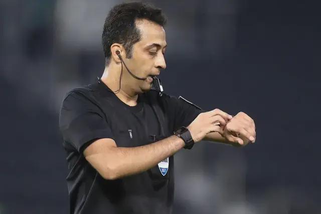 國足VS澳洲，39歲名哨曾罰中超2人，6.7萬人觀戰(zhàn)。