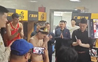 孫銘徽慶生，廣廈大勝后歡慶，許愿后躺砸蛋糕，冰袋護(hù)腳踝。