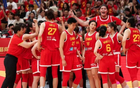 張子宇高效雙殺，助中國女籃勝日本，需解兩大難題。